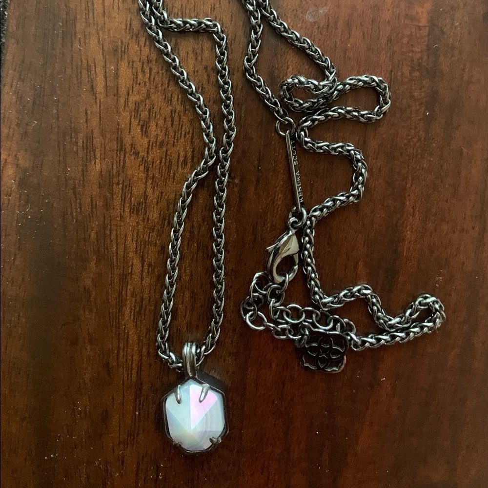 ***SOLD***Kendra Scott Oliver Necklace